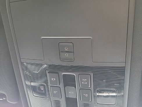 Certified 2022 Volkswagen Atlas Cross Sport SE w/ Panoramic Sunroof Package image 12