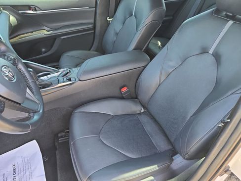 Used 2022 Toyota Camry XSE FWD image 17