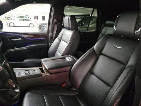 Used 2023 Cadillac Escalade Luxury RWD image 11