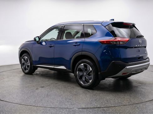 Used 2025 Nissan Rogue SV AWD/4WD image 6
