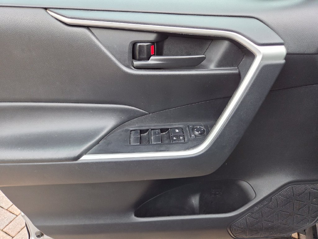 Certified 2024 Toyota RAV4 LE AWD/4WD image 27