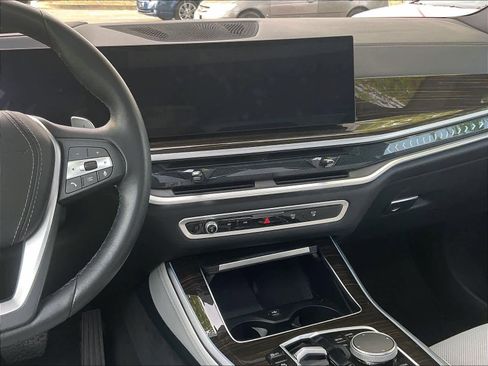 Used 2024 BMW X5 xDrive50e w/ Premium Package image 9