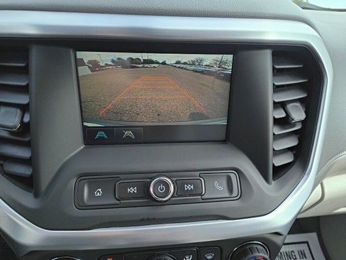 Used 2017 GMC Acadia SLE image 23