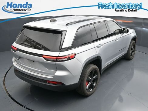 Used 2023 Jeep Grand Cherokee Altitude AWD/4WD image 31