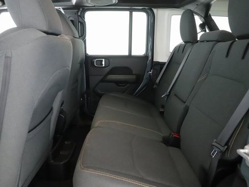 Used 2025 Jeep Wrangler Unlimited Sahara image 26