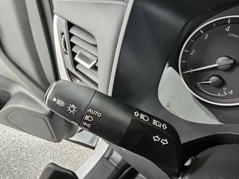Used 2024 Nissan Rogue SV w/ SV Premium Package FWD image 33