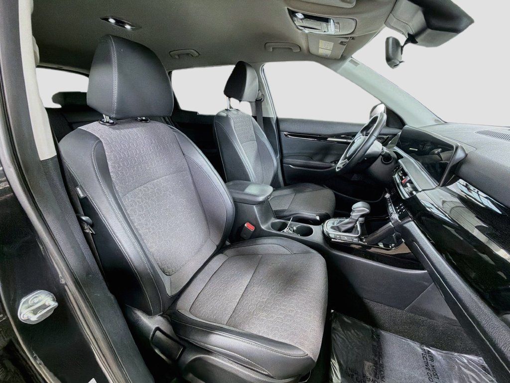 Used 2025 Kia Seltos S AWD/4WD image 29
