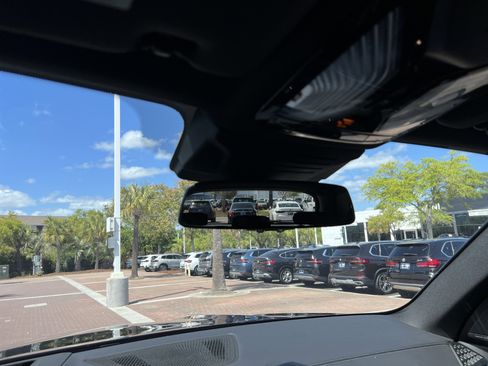 Used 2025 BMW X5 M60i w/ Climate Comfort Package image 27