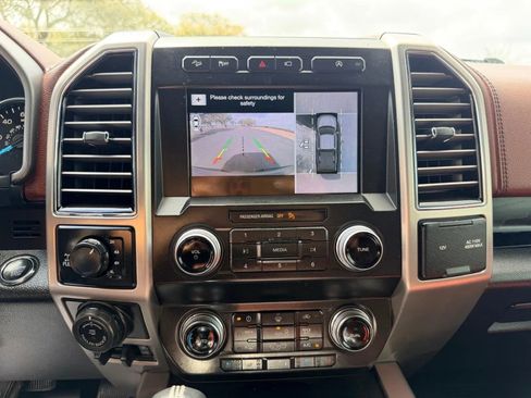 Used 2019 Ford F150 Platinum w/ Equipment Group 701A Luxury image 29