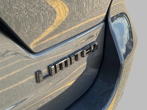 Certified 2023 Jeep Grand Cherokee Limited w/ Black Appearance Package AWD/4WD image 11