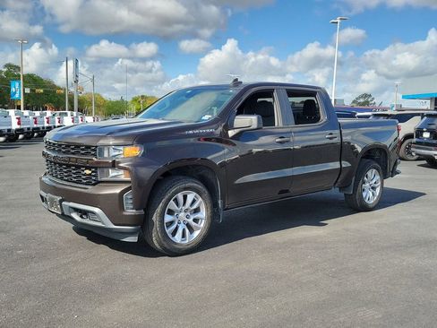 Used 2020 Chevrolet Silverado 1500 Custom w/ Custom Value Package image 2