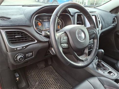 Used 2019 Jeep Cherokee Trailhawk w/ Cold Weather Group image 14