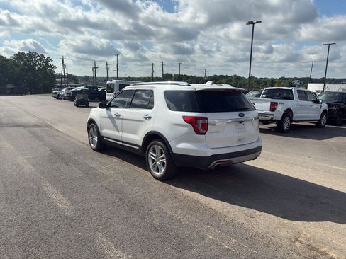 Used 2017 Ford Explorer Limited w/ Equipment Group 301A FWD image 2