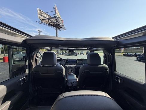 Used 2025 Jeep Wrangler Unlimited Rubicon AWD/4WD image 41