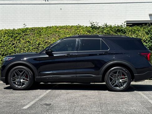 Used 2025 Ford Explorer ST AWD/4WD image 9