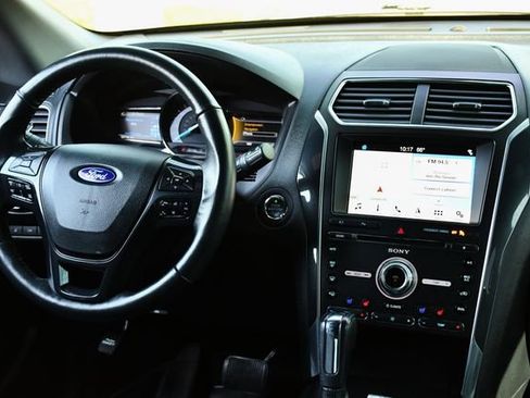 Used 2018 Ford Explorer Sport w/ Equipment Group 401A AWD/4WD image 2