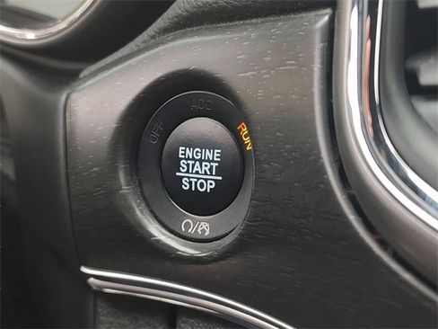 Used 2018 Jeep Grand Cherokee Limited image 22