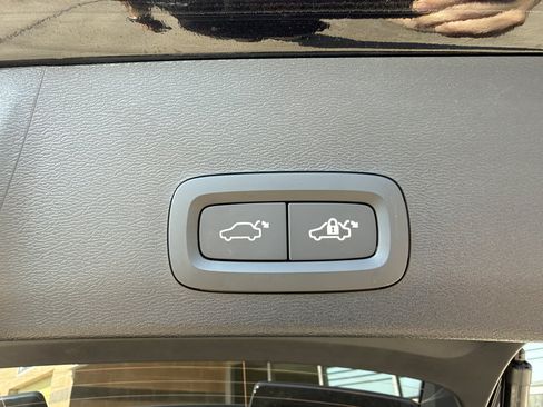 Used 2024 Volvo XC40 Recharge Plus w/ Protection Package Premier RWD image 38