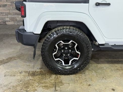 Used 2018 Jeep Wrangler Unlimited Sahara w/ Connectivity Group image 5