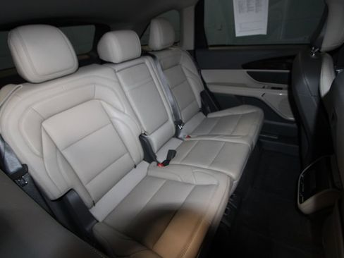 Used 2025 Lincoln Nautilus Premier image 26