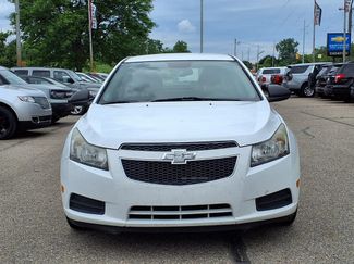 Used 2013 Chevrolet Cruze LS FWD video 2