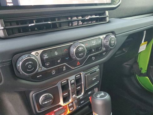 Certified 2025 Jeep Wrangler Unlimited Rubicon image 21