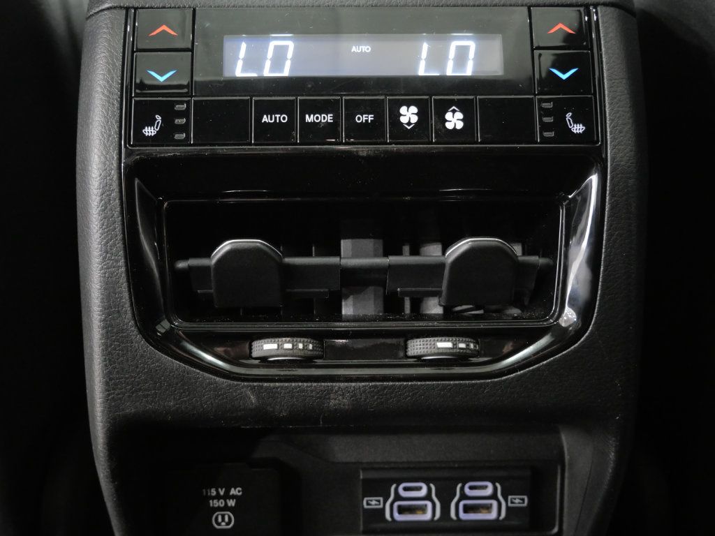 Used 2022 Jeep Grand Cherokee Overland w/ Luxury Tech Group IV AWD/4WD image 27