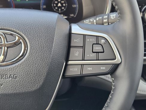 Used 2026 Toyota Highlander Platinum AWD/4WD image 26