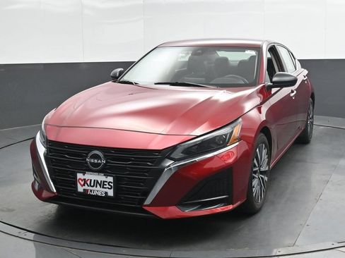 Used 2025 Nissan Altima 2.5 SV FWD image 6