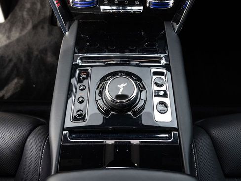 Certified 2021 Rolls-Royce Cullinan AWD/4WD image 40