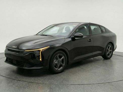 Used 2025 Kia K4 LXS FWD image 3