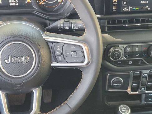 Used 2024 Jeep Wrangler Sahara image 13