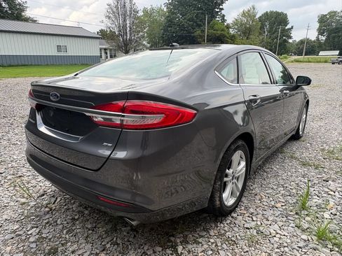 Used 2018 Ford Fusion SE w/ Fusion SE Technology Package FWD image 5