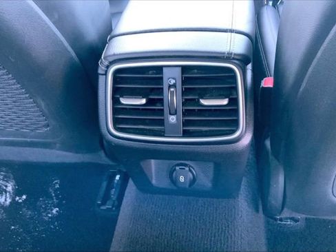 Used 2023 Genesis G70 2.0T image 25