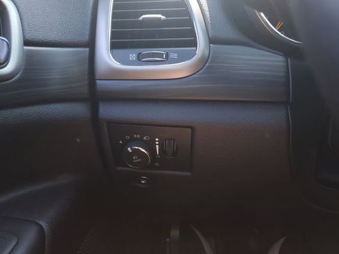 Used 2019 Jeep Grand Cherokee Altitude AWD/4WD image 22