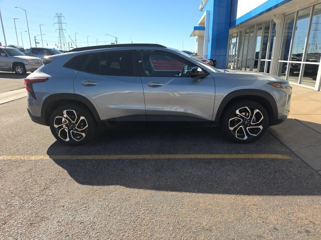 Used 2026 Chevrolet Trax RS w/ Driver Confidence Package FWD image 2