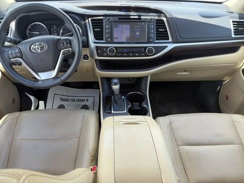 Used 2016 Toyota Highlander Limited w/ Driver Technology Package FWD image 13