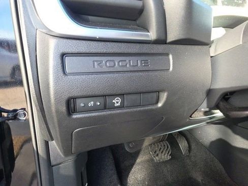 Used 2024 Nissan Rogue S image 15