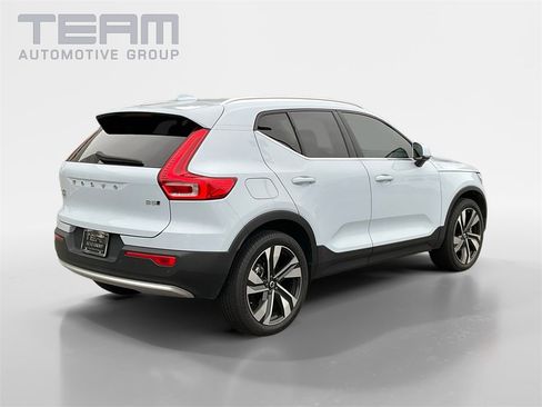 Used 2024 Volvo XC40 B5 Plus w/ Protection Package Premier image 7