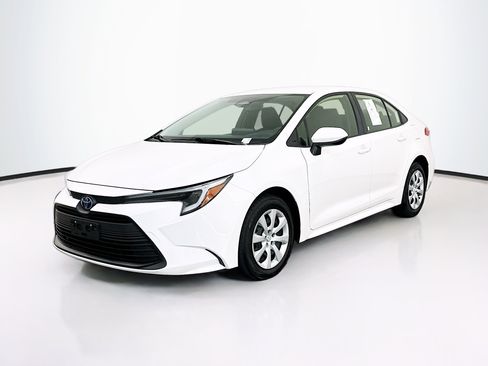 Used 2025 Toyota Corolla LE w/ Carpet Mat Package (TMS) FWD image 3