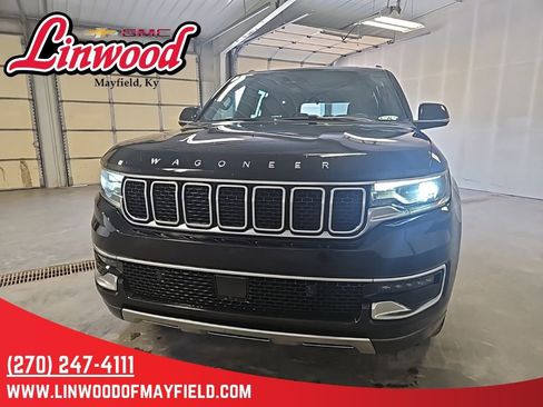 Used 2022 Jeep Wagoneer Series III w/ Premium Group I AWD/4WD image 3