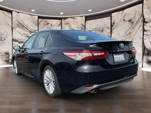 Used 2018 Toyota Camry XLE FWD image 8