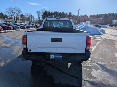 Used 2017 Toyota Tacoma SR image 4