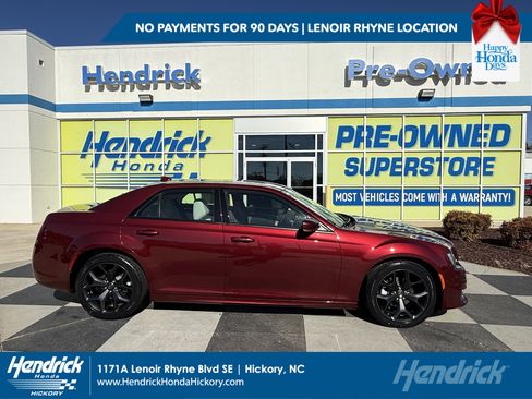 Used 2023 Chrysler 300 Touring L w/ Popular Equipment Group image 1
