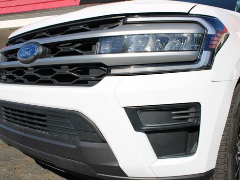 Used 2023 Ford Expedition Max XLT image 7