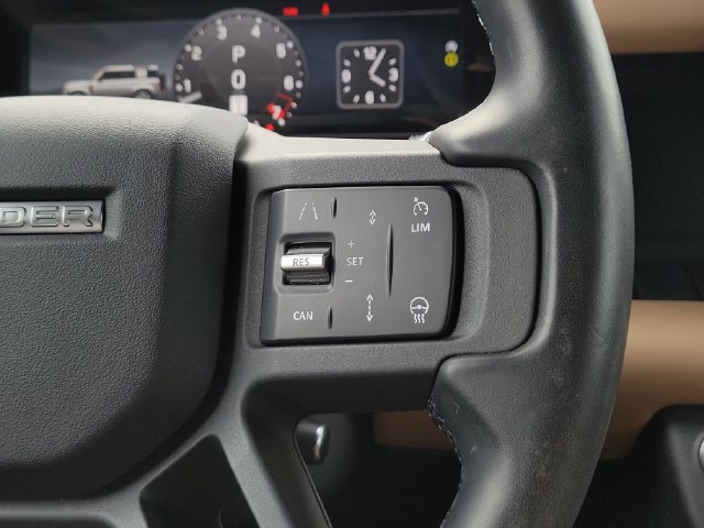 Used 2025 Land Rover Defender 110 X-Dynamic SE AWD/4WD image 26