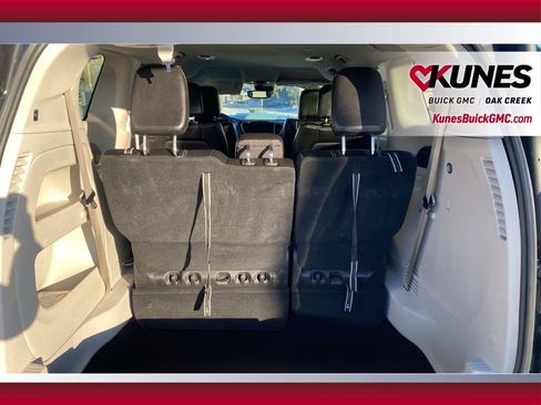 Used 2024 Chrysler Pacifica Touring-L image 34