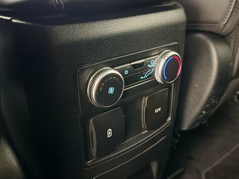Used 2022 Ford Explorer XLT AWD/4WD image 26