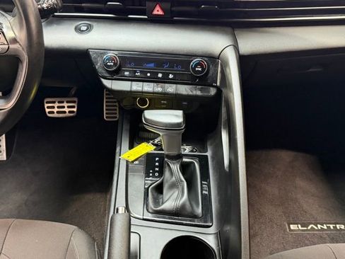 Used 2025 Hyundai Elantra Sport FWD image 14