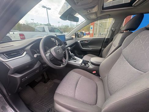 Used 2021 Toyota RAV4 XLE w/ Convenience Package AWD/4WD image 11